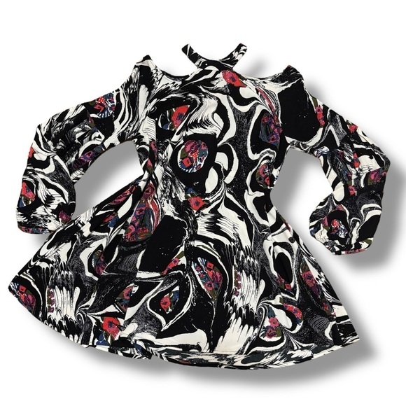 Free People Black White Red Drift Away Cold Shoulder Tunic Top - Size XSmall - Picture 2 of 11
